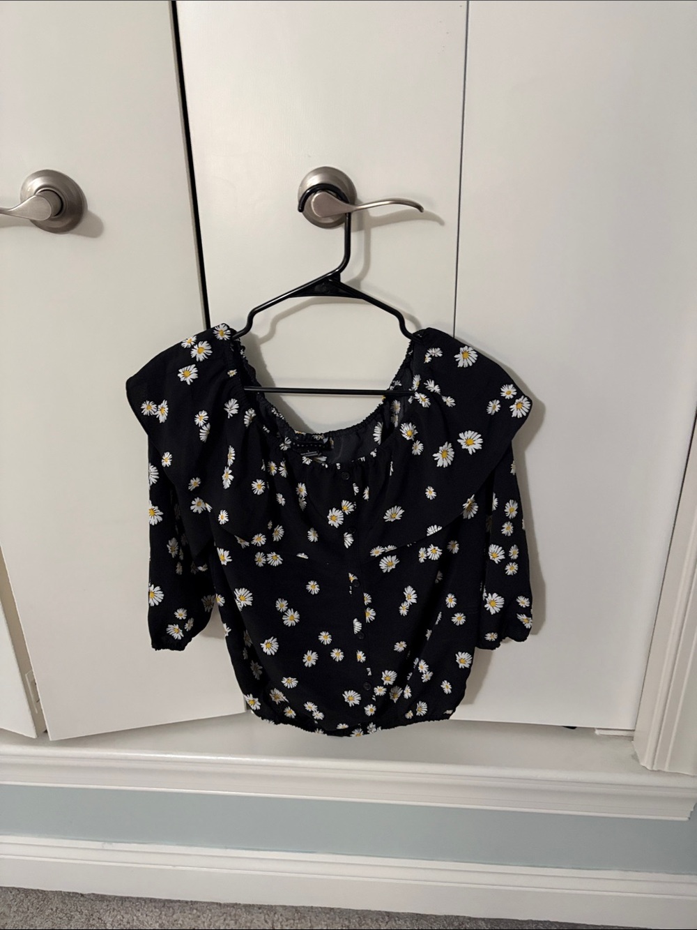 Black Daisy Print Off-Shoulder Women’s Top